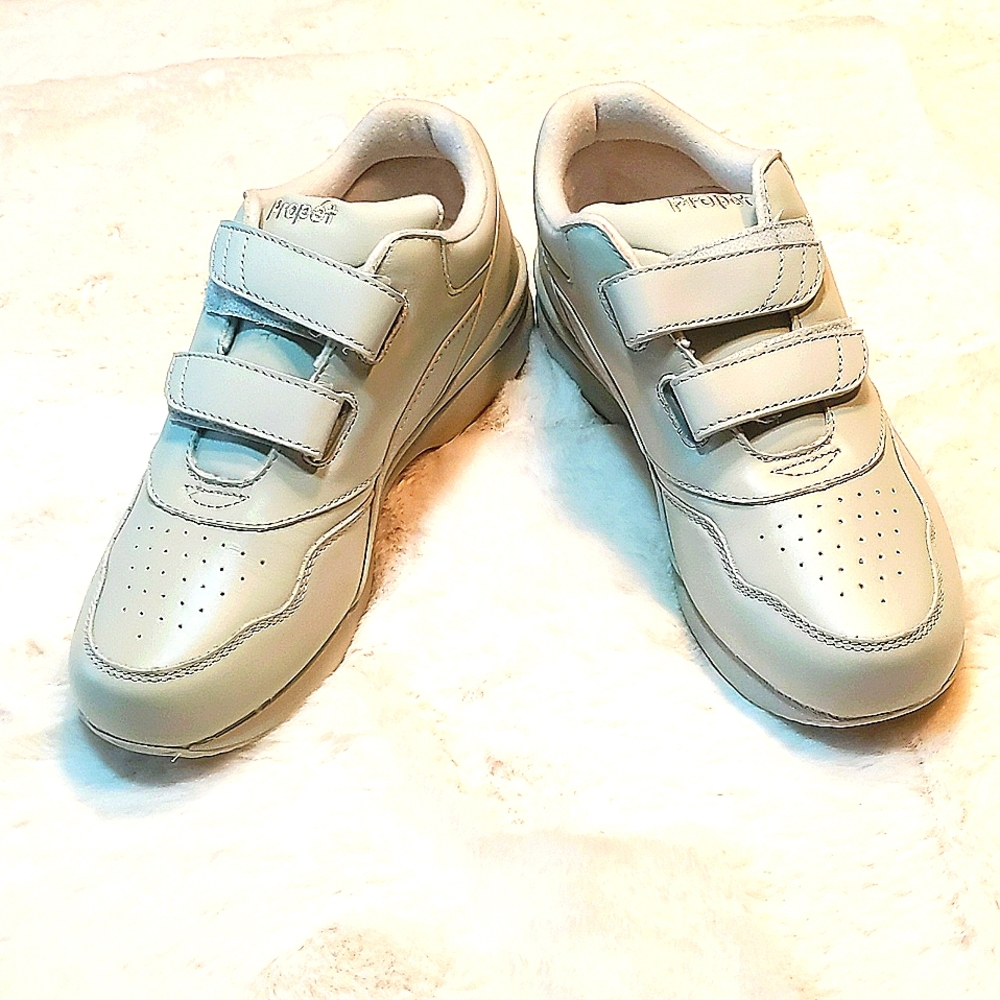 Sport White Tour Walk Sneakers with Velcro Straps Size 7.5 W by Propet